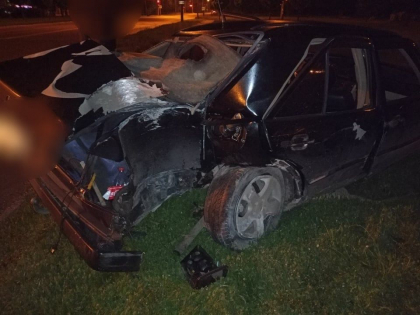 Accident in capitala. Un sofer a ajuns la spital, dupa ce a pierdut controlul volanului si a intrat cu masina intr-un stalp - FOTO Accident in capitala. Un sofer a ajuns la spital, dupa ce a pierdut controlul volanului si a intrat cu masina intr-un stalp - FOTO