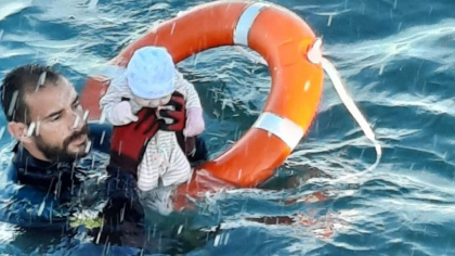 Simbolul tragediei de la Ceuta. Povestea bebelusului salvat din apele reci ale Mediteranei: „Nu stiam daca traieste sau a murit” Simbolul tragediei de la Ceuta. Povestea bebelusului salvat din apele reci ale Mediteranei: „Nu stiam daca traieste sau a murit”