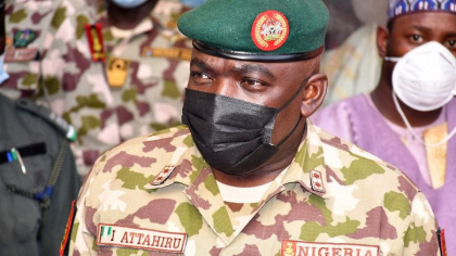 Seful armatei din Nigeria a murit dupa ce avionul militar in care se afla s-a prabusit