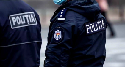 Doi copii din raionul Hancesti, gasiti in strada singuri si dezbracati. Ce spune politia Doi copii din raionul Hancesti, gasiti in strada singuri si dezbracati. Ce spune politia