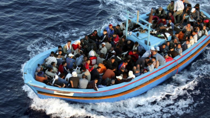 Copii morti au fost adusi de valuri pe plajele din Libia, dupa ce ar fi incercat sa ajunga in Europa - FOTO