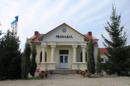 Primarul Municipiului Edinet - implicat intr-un conflict de interese. Acesta ar fi semnat niste acte cu o companie de gestionare, co-fondator fiind cumnatul sau