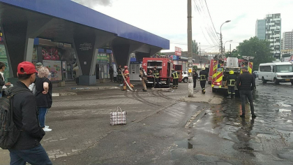 Incediu matinal la gara centrala. Pompierii au intervenit sa lupte cu flacarile izbucnite intr-un magazin - GALERIE FOTO Incediu matinal la gara centrala. Pompierii au intervenit sa lupte cu flacarile izbucnite intr-un magazin - GALERIE FOTO