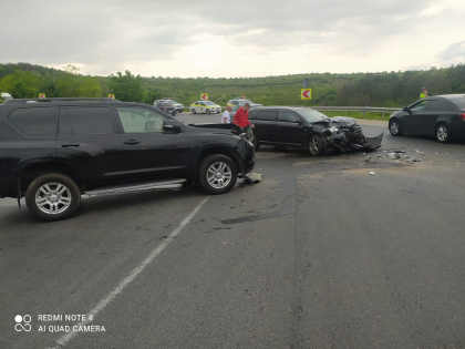 Accident grav la Hancesti. Patru copii si o femeie au ajuns la spital, dupa ce un sofer a pierdut controlul volanului intr-o curba periculoasa - FOTO Accident grav la Hancesti. Patru copii si o femeie au ajuns la spital, dupa ce un sofer a pierdut controlul volanului intr-o curba periculoasa - FOTO