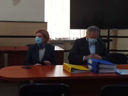 Mariana Durlesteanu a venit la CEC pentru a depune actele de inregistarare in cursa electorala a Partidului Legii si Dreptatii - FOTO