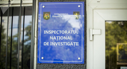 Detalii despre cei doi ofiteri de la INI, retinuti acum doua zile pentru ca ar fi cerut bani de la un barbat ca sa-l scape de un dosar penal Detalii despre cei doi ofiteri de la INI, retinuti acum doua zile pentru ca ar fi cerut bani de la un barbat ca sa-l scape de un dosar penal
