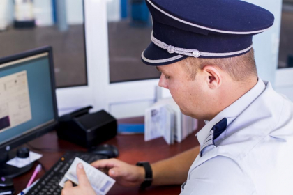 Doi moldoveni - prinsi cu acte false la trecerea frontierei. Acestia s-au ales cu dosare penale