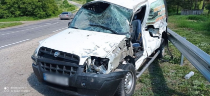 Accident pe traseul Briceni - Edinet. Remorca unui microbuz s-a izbit violent de o alta masina. Soferii au avut nevoie de ingrijiri medicale - FOTO Accident pe traseul Briceni - Edinet. Remorca unui microbuz s-a izbit violent de o alta masina. Soferii au avut nevoie de ingrijiri medicale - FOTO