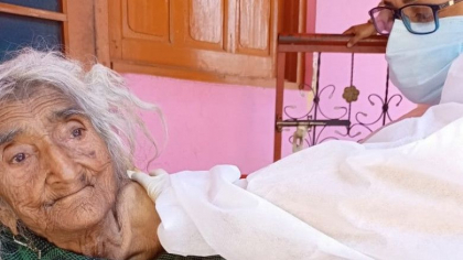 O femeie de 124 de ani, care ar fi cea mai batrana persoana din lume, s-a vaccinat anti-COVID