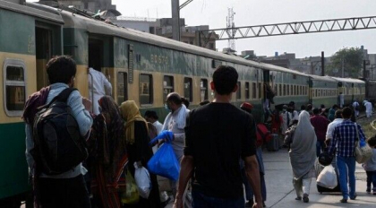 Tragedie in Pakistan. Cel putin 30 de persoane au murit in urma unui accident de tren Tragedie in Pakistan. Cel putin 30 de persoane au murit in urma unui accident de tren