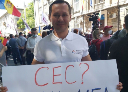 Ruslan Codreanu, in fata CEC: "Mama mea este in Germania, sora mea este in Luxemburg...nu au reusit sa voteze" Ruslan Codreanu, in fata CEC: "Mama mea este in Germania, sora mea este in Luxemburg...nu au reusit sa voteze"