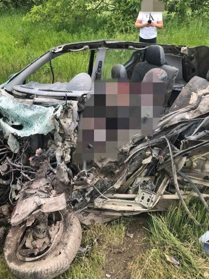 Accident tragic la Rezina. O masina s-a lovit puternic de un TIR. Cum s-a intamplat totul - FOTO Accident tragic la Rezina. O masina s-a lovit puternic de un TIR. Cum s-a intamplat totul - FOTO