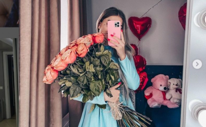 Cine este vloggerita din Chisinau care s-a aruncat de la etajul 14. Politia: a lasat un biletel de adio unde isi cere iertare de la cei apropiati. Mesajul postat pe internet: "Sfarsit" - FOTO
