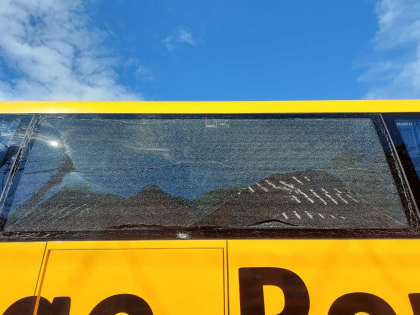 Ce spun oamenii legii despre barbatul care a vandalizat autocarul partidului AUR