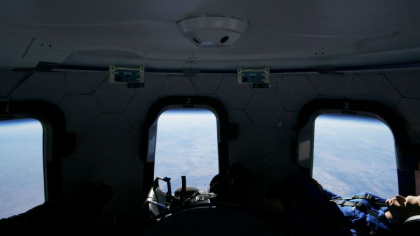 28 de milioane de dolari, costul unui loc pentru o calatorie in spatiu in care sa admiri Pamantul prin hublou, alaturi de Jeff Bezos