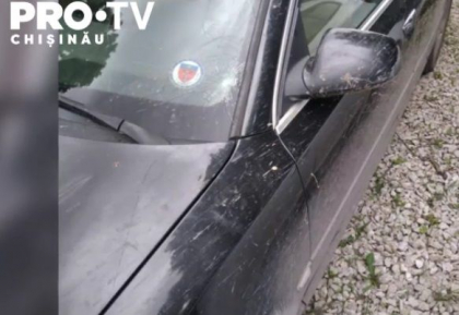 Un barbat din Soroca a ajuns la spital dupa ce a fost lovit de o masina in timp ce astepta in fata unui magazin. Soferul care conducea autoturismul era beat