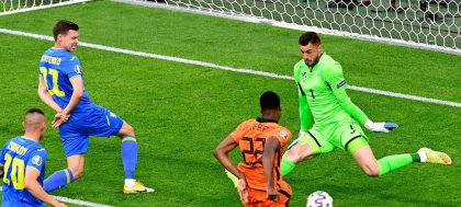 Tarile de Jos, victorie la limita in cel mai nebun meci de la Euro 2020! Ucraina a egalat in doar patru minute! Dumfries a adus victoria! Aici ai tot ce s-a intamplat in meci Tarile de Jos, victorie la limita in cel mai nebun meci de la Euro 2020! Ucraina a egalat in doar patru minute! Dumfries a adus victoria! Aici ai tot ce s-a intamplat in meci