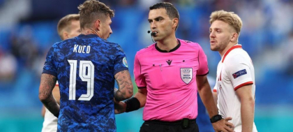 Polonia lui Lewandowski s-a incurcat cu Slovacia! Szczesny a trimis in propria poarta, iar Hategan a aratat primul cartonas rosu de la Euro! Aici ai tot ce s-a intamplat in Polonia 1-2 Slovacia Polonia lui Lewandowski s-a incurcat cu Slovacia! Szczesny a trimis in propria poarta, iar Hategan a aratat primul cartonas rosu de la Euro! Aici ai tot ce s-a intamplat in Polonia 1-2 Slovacia