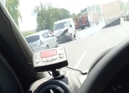 Accident grav, la Straseni. Doua masini au fost avariate, dupa ce un sofer ar fi intrat pe contrasens. Politia, ambulanta si pompierii - la fata locului - VIDEO Accident grav, la Straseni. Doua masini au fost avariate, dupa ce un sofer ar fi intrat pe contrasens. Politia, ambulanta si pompierii - la fata locului - VIDEO