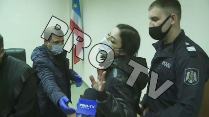 O noua sedinta de judecata in cazul tinerei din Comrat care si-a ucis mama - amanata O noua sedinta de judecata in cazul tinerei din Comrat care si-a ucis mama - amanata