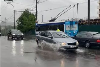 Atentie, soferi! Pe mai multe strazi din capitala sunt ambuteiaje. Iata care strazi trebuie sa le evitati