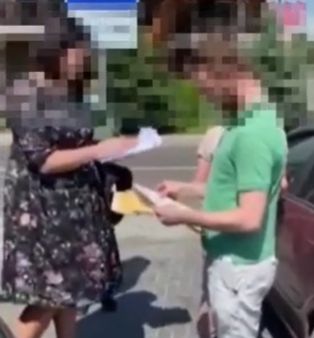 A vrut sa-si cumpere de la un ofiter SIS accesul la secretul de stat. O politista din Criuleni - retinuta de SPIA  - VIDEO 