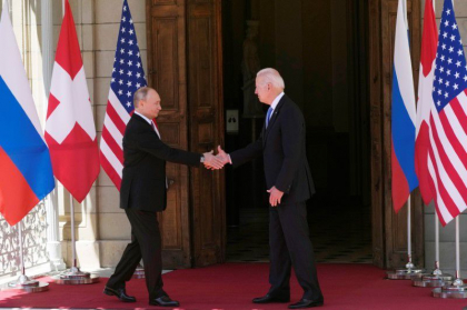 Momentul in care Joe Biden si Vladimir Putin dau mana. Evenimentul istoric din fata Vilei La Grange - VIDEO 