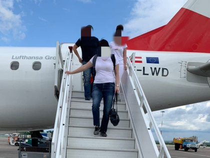 O moldoveanca, data in cautare internationala de doi ani - extradata din Austria. Ce infractiune a savarsit - FOTO