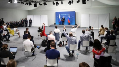 O jurnalista din SUA l-a intrebat pe Putin de ce toti rivalii sai politici sunt morti sau in inchisoare: „De ce va este atat de frica?” O jurnalista din SUA l-a intrebat pe Putin de ce toti rivalii sai politici sunt morti sau in inchisoare: „De ce va este atat de frica?”