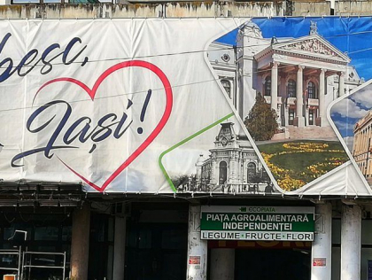 Gafa de proportii a Primariei: pe un banner urias cu "Te iubesc, Iasi" a fost pusa o cladire din Chisinau - FOTO Gafa de proportii a Primariei: pe un banner urias cu "Te iubesc, Iasi" a fost pusa o cladire din Chisinau - FOTO