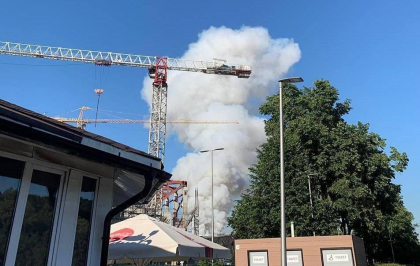 Un depozit de pirotehnica din Moscova a luat foc. Petardele au inceput sa explodeze Un depozit de pirotehnica din Moscova a luat foc. Petardele au inceput sa explodeze