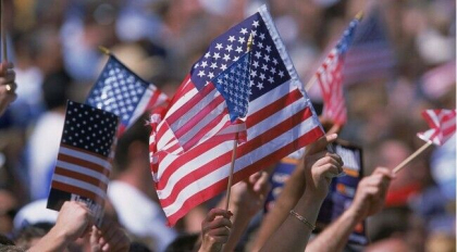 Activistii cer presedintelui sa schimbe steagul SUA, pentru ca e ”dezbinator si incorect”. Cum ar putea sa arate noul drapel