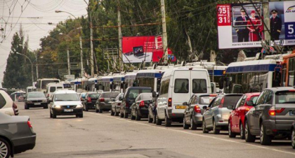 Atentie, soferi! Pe mai multe strazi din capitala sunt ambuteiaje. Iata care strazi trebuie sa le evitati