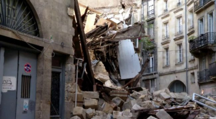Doua cladiri din Bordeaux s-au prabusit din cauze necunoscute. Mai multe persoane au fost ranite