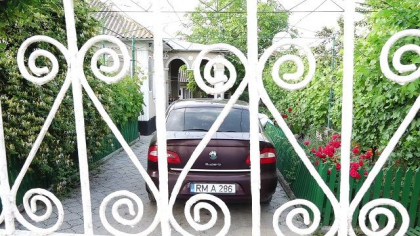 Presedintele socialist al raionului Rezina foloseste masina de serviciu in scopuri personale - VIDEO