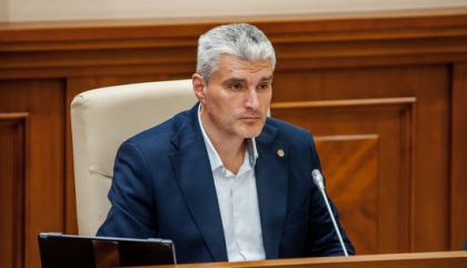 Alexandru Slusari: "Agentia Servicii Publice majoreaza plata celor mai solicitate servicii pentru a-si achita creditele luate pentru chiriile oficiilor"