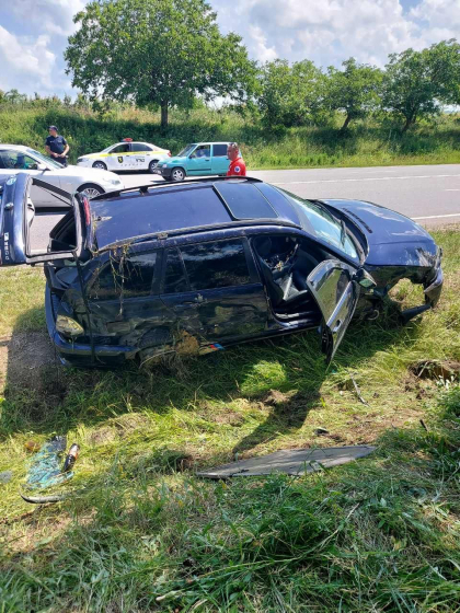 Accident la Sangerei. Cauciucul unui automobil a explodat din mers. Soferul si pasagerii au scapt cu viata - FOTO Accident la Sangerei. Cauciucul unui automobil a explodat din mers. Soferul si pasagerii au scapt cu viata - FOTO