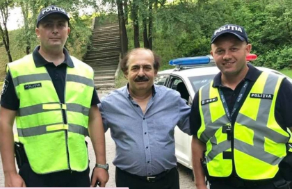 Maestrul Nicolae Botgros - ajutat de oamenii legii, dupa ce a ramas fara combustibil in mijlocul drumului: "Le multumesc din suflet" - FOTO