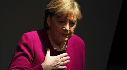 Alerta cu bomba la biroul cancelarului german Angela Merkel, in Stralsund Alerta cu bomba la biroul cancelarului german Angela Merkel, in Stralsund