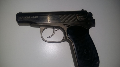 Doi tineri dintr-un grup de criminali - plasati in arest pentru ca au furat bani in Ceadir-Lunga si bijuterii de peste 600.000 lei in Taraclia