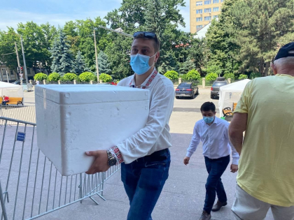 Record. Peste 4000 de persoane au fost imunizate in doar 7 ore la maratonul de vaccinare. Stocul de Sputnik V, epuizat - FOTO