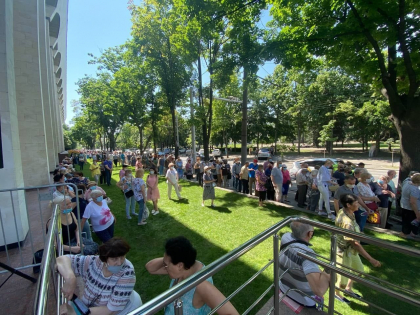 Mitropolia Moldovei a donat 1000 de doze de vaccin "Sputnik V" pentru maratonul de vaccinare de la Palatul Republicii Mitropolia Moldovei a donat 1000 de doze de vaccin "Sputnik V" pentru maratonul de vaccinare de la Palatul Republicii
