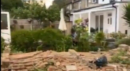 Haos in doua cartiere din Londra, dupa o posibila tornada. Mai multe case au fost avariate - VIDEO Haos in doua cartiere din Londra, dupa o posibila tornada. Mai multe case au fost avariate - VIDEO