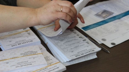 Cetatenii care nu se pot deplasa la birourile electorale, din motive de sanatate, pot solicita urna mobila