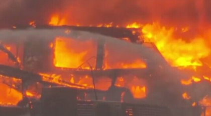 Incendiu devastator pe o insula: Zeci de iahturi si barci au fost distruse Incendiu devastator pe o insula: Zeci de iahturi si barci au fost distruse