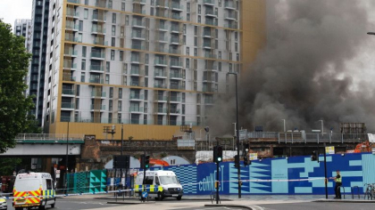 Momente de panica la Londra. Un incendiu de proportii a izbucnit intr-o gara din sudul capitalei britanice - VIDEO Momente de panica la Londra. Un incendiu de proportii a izbucnit intr-o gara din sudul capitalei britanice - VIDEO