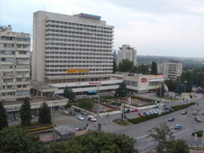 Se incing spiritele intre Ceban si Chironda. Viceprimarul a adunat semnaturi in dezacordul demolarii Hotelului National: "Ion Ceban si baietii smecheri din spatele sau s-au cam speriat de nemultumirea opiniei publice" Se incing spiritele intre Ceban si Chironda. Viceprimarul a adunat semnaturi in dezacordul demolarii Hotelului National: "Ion Ceban si baietii smecheri din spatele sau s-au cam speriat de nemultumirea opiniei publice"