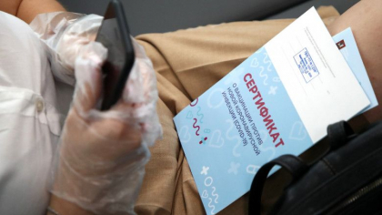 In Rusia a aparut piata neagra a certificatelor false de vaccinare. Cat costa si ce metode folosesc rusii pentru a scapa de vaccin In Rusia a aparut piata neagra a certificatelor false de vaccinare. Cat costa si ce metode folosesc rusii pentru a scapa de vaccin