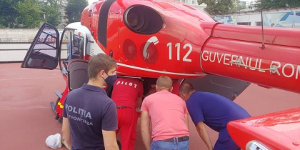 Un barbat din Ocnita, transportat de urgenta la Chisinau cu un echipaj SMURD - FOTO Un barbat din Ocnita, transportat de urgenta la Chisinau cu un echipaj SMURD - FOTO