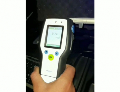 S-a urcat beat la volan si fara permis de conducere. Vezi cum a fost surprins un barbat de oamenii legii in timp ce conducea cu 132 km/h - VIDEO S-a urcat beat la volan si fara permis de conducere. Vezi cum a fost surprins un barbat de oamenii legii in timp ce conducea cu 132 km/h - VIDEO